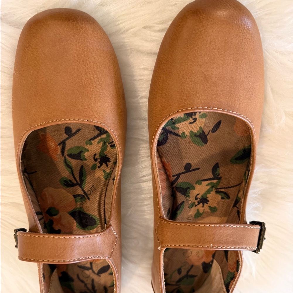 Born concept Mary Jane flat